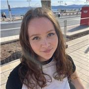 Offro lezioni private e aiuto compiti per bambini delle scuole elementari e medie, con un approccio paziente e personalizzato.